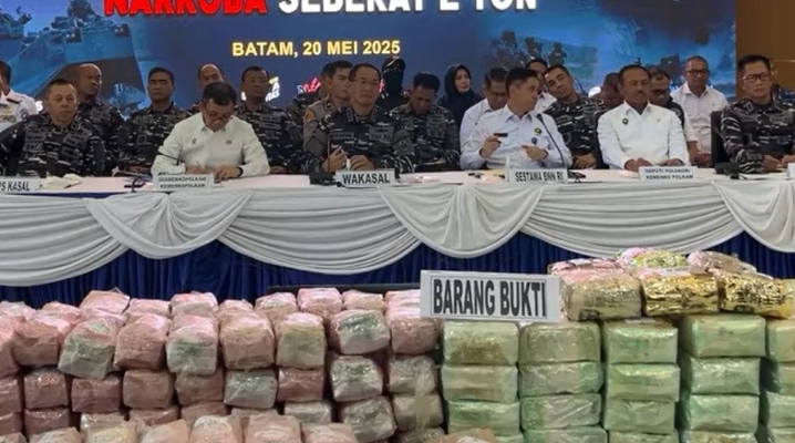 Komandan Lanal Bandung Ikuti Vicon Pemusnahan Barang Bukti Narkoba Kokain dan Sabu Sebanyak 2 Ton