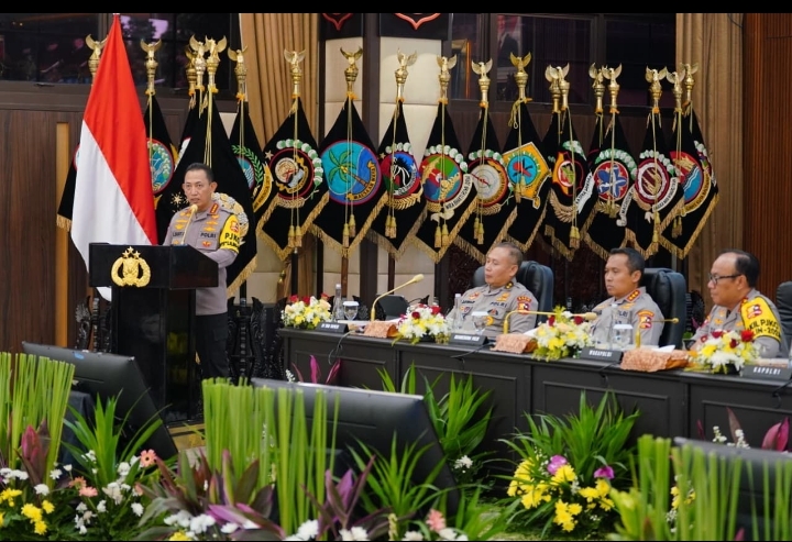 Kontribusi Polri Di Berbagai Sektor  Sebagai  Wujud Komitmen  Pengabdian Kepada Bangsa Dan Negara