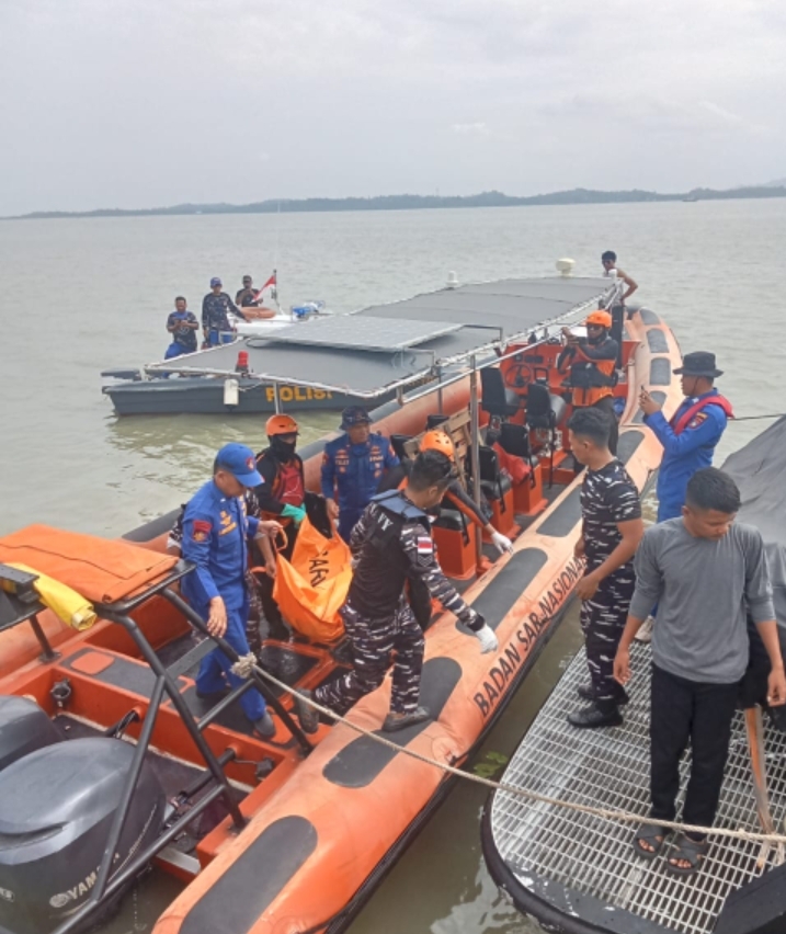 TNI AL Lanal Tbk bersama Unsur SAR, Berhasil Menemukan Korban Laka Laut di Hari ke-3 Pasca Operasi SAR