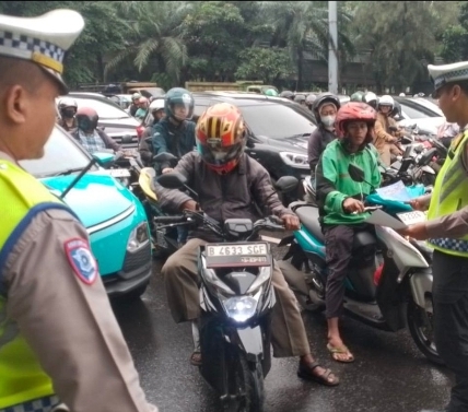 Satlantas Polres Metro Jakarta Barat Gelar Operasi Keselamatan Jaya 2026 untuk Tingkatkan Disiplin Berlalu Lintas.