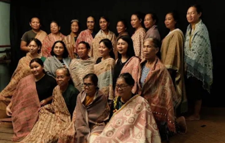 MASYARAKAT ADAT IBAN SADAP, MERAWAT ALAM DAN TRADISI LEWAT TENUN