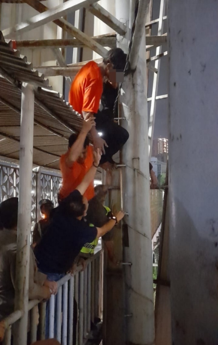 Polisi Gagalkan Aksi Pria yang Diduga Hendak Bunuh Diri di Malam Idul Fitri