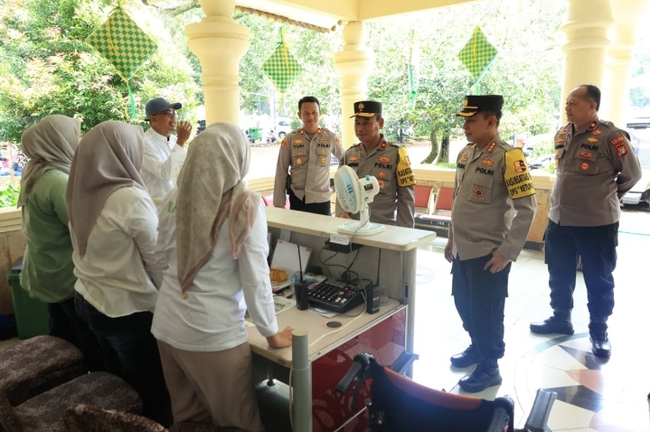 Tinjau Kawasan Wisata Ragunan, Polri Pastikan Keselamatan dan Kenyaman Masyarakat Saat Libur Lebaran