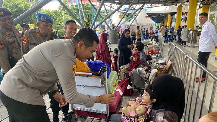 Pengamanan Humanis Embarkasi KM Kelud di Tanjung Priok Berjalan Aman dan Tertib