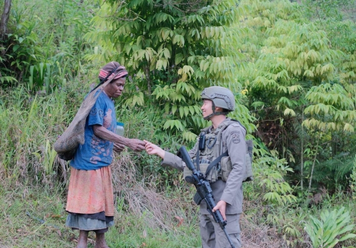 Satgas Ops Damai Cartenz-2026 Perkuat Pendekatan Humanis Lewat Patroli Sambang di Kiwirok