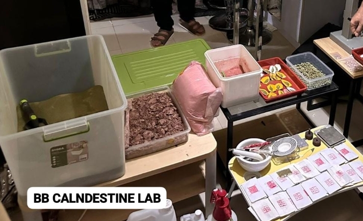 POLDA METRO JAYA BERHASIL MENGUNGKAP CLANDESTINE LAB NARKOTIKA JENIS EKSTASI DAN HAPPY WATER