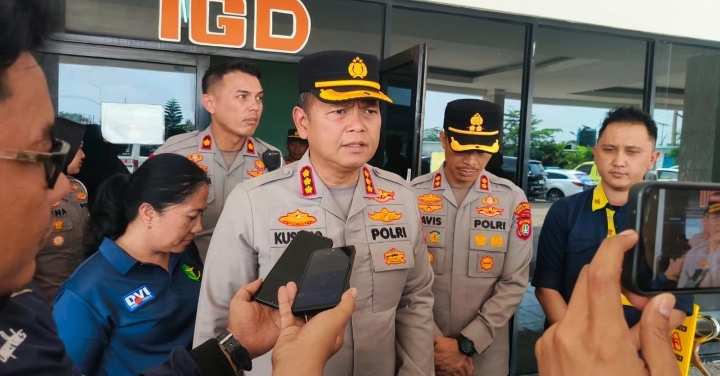 Kapolres Metro Bekasi Kota Jenguk 17 Korban Kebakaran Cimuning, Salurkan Tali Asih dan Dukungan Moril