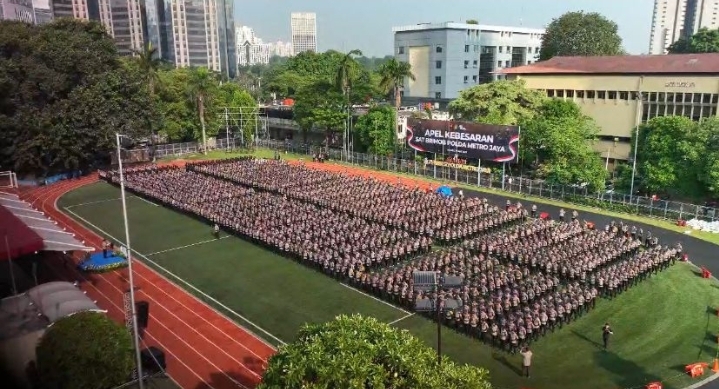 Kapolda Metro Jaya Pimpin Apel 2.098 Personel Brimob di Stadion Presisi, Tekankan Sikap Disiplin dan Humanis