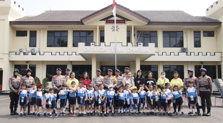Brimob Polda Metro Jaya Terima Kunjungan Siswa TK, Edukasi Tugas Polisi di Mako Batalyon B Pelopor.