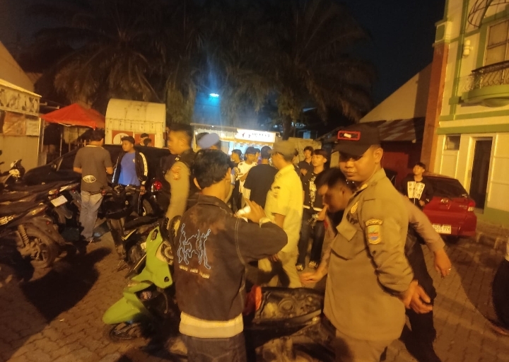 Operasi Kejahatan Jalanan Polres Metro Bekasi, Petugas Bubarkan Kelompok Remaja di Jababeka