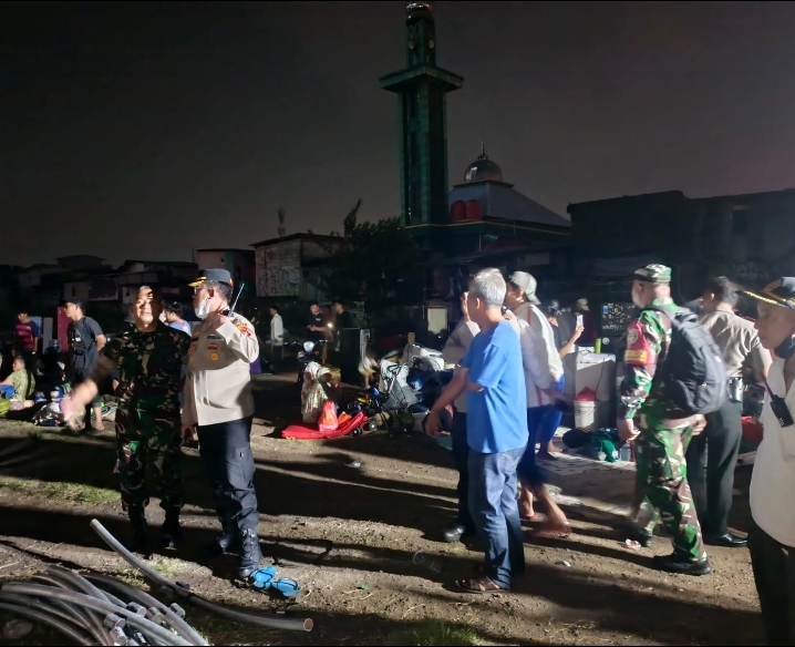 Respons Cepat Polda Metro Jaya saat Kebakaran Pasar Jiung, Warga Dievakuasi dan Dibantu Selamatkan Barang