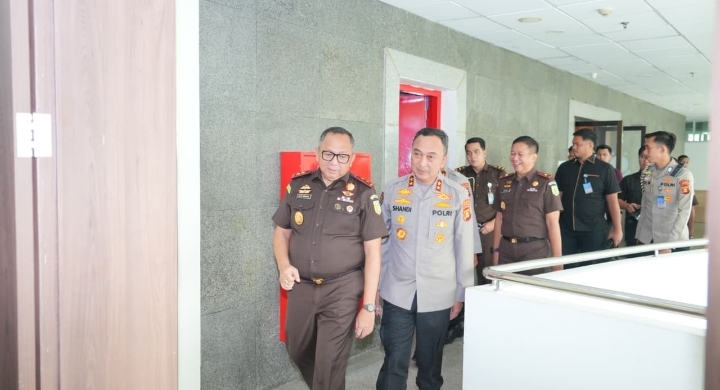 Silaturahmi ke Kejati, Kapolda Sumsel Rapatkan Barisan ‘Nyago Bumi Sriwijaya