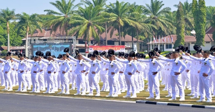 Lantik Pamong Praja Muda, Presiden Tekankan Pengabdian yang Berorientasi pada Kepentingan Rakyat