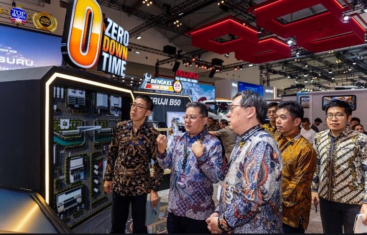 Myochin Mitsuru Kunjungi Booth Mitsubishi Fuso di GIIAS 2026, Perkuat Komitmen Kemitraan Jangka Panjang Jepang–Indonesia