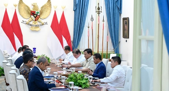 Presiden Prabowo Terima Laporan Ekonomi, Ekspor Dipacu dan Belanja APBN Rp1.300 Triliun Disiapkan pada Triwulan IV
