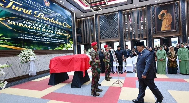 Presiden Prabowo Beri Penghormatan Terakhir kepada Almarhum Subagyo H. S. di Mabesad